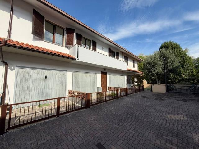Villa Schiera in vendita a Mede, Lombardia
