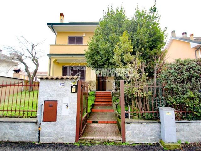 Villa Schiera in vendita a Mediglia, Lombardia