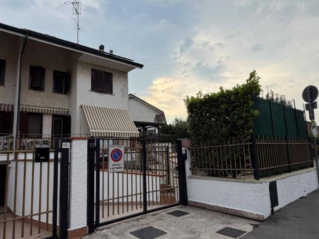 Villa Schiera in vendita a Mombretto, Mediglia