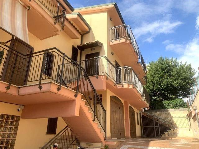 Villa Schiera in vendita a Monte San Salvatore, Roma Capitale