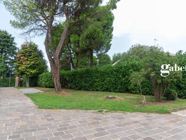Villa Schiera in vendita a Novate Brianza, Merate