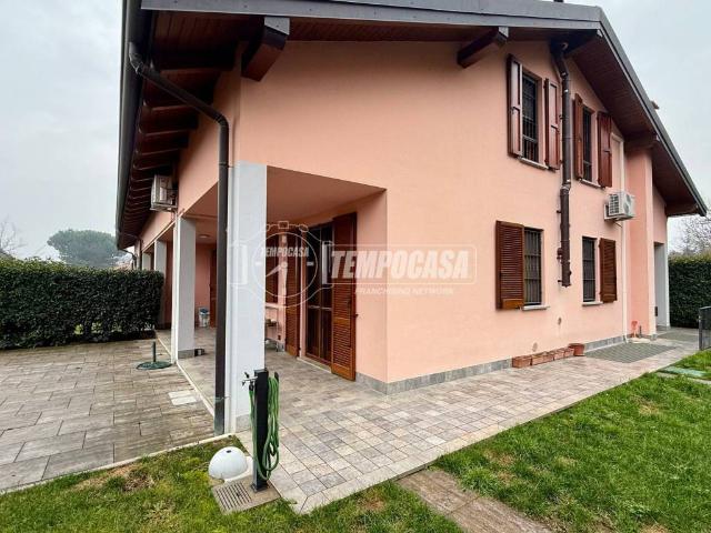 Villa Schiera in vendita a Sartirana, Merate