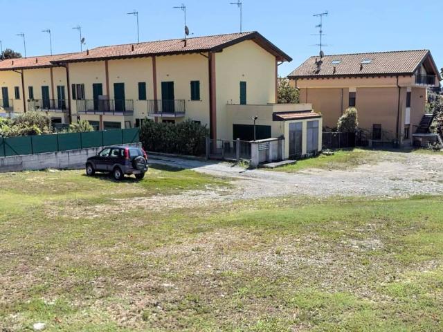 Villa Schiera in vendita a Mercallo, Lombardia