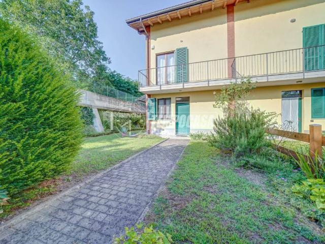 Villa Schiera in vendita a Mercallo, Lombardia