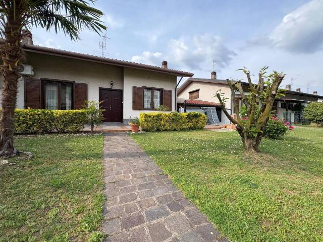 Villa Schiera in vendita a Mesero, Lombardia