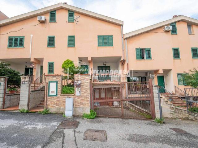 Villa Schiera in vendita a II Circoscrizione, Messina
