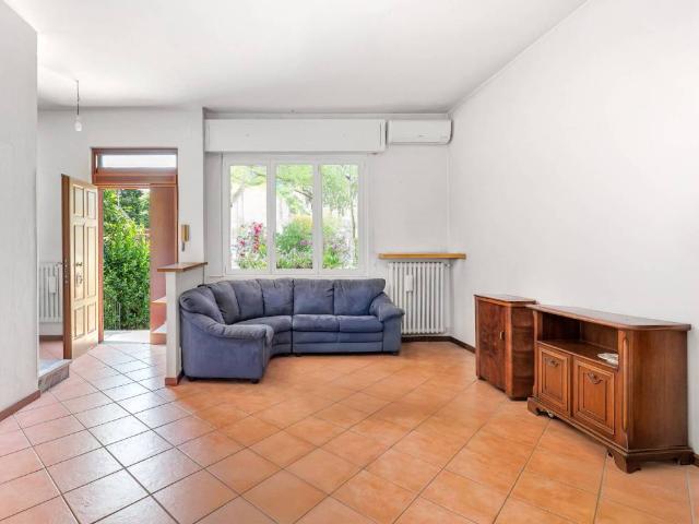 Ville Schiera in vendita a Milano, Forze Armate