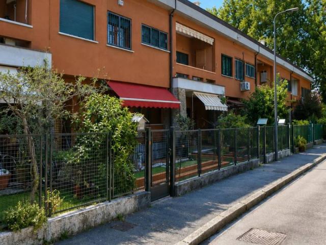 Villa Schiera in vendita a Municipio 8 di Milano, Milano