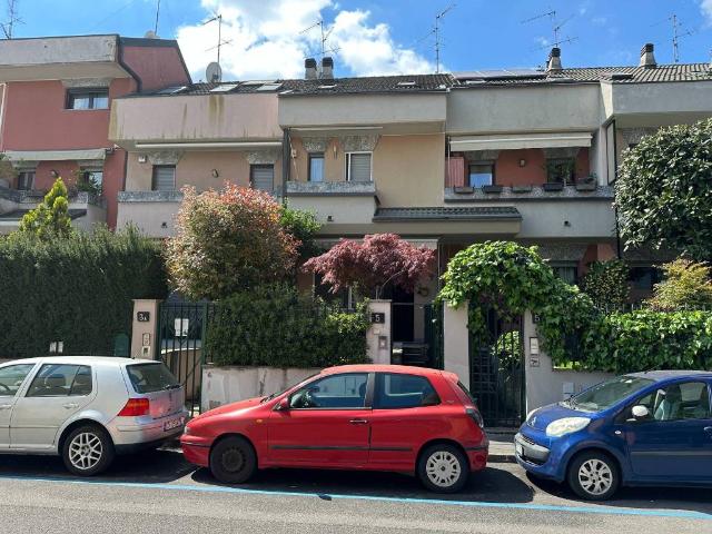 Ville Schiera in vendita a Milano, Affori