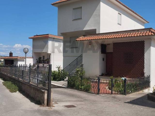 Villa Schiera in vendita a Tremensuoli Vecchio, Minturno