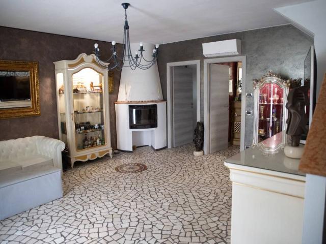 Villa Schiera in vendita a Mira Vecchia, Mira Taglio