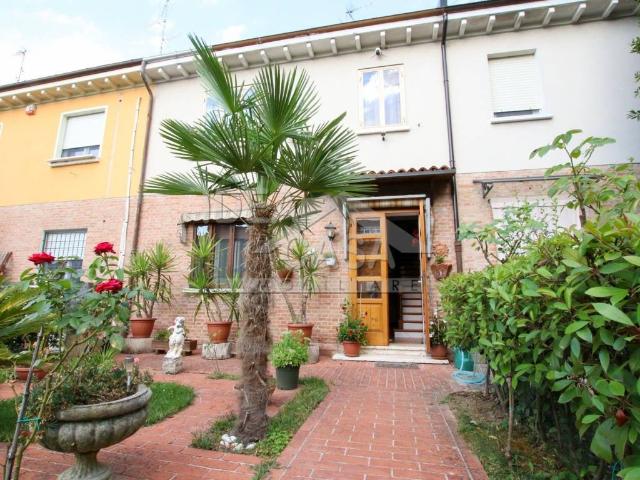 Villa Schiera in vendita a Unione Comuni Modenesi Area Nord, Mirandola