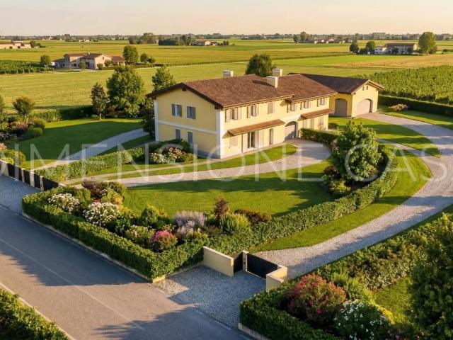 Villa Schiera in vendita a Unione Comuni Modenesi Area Nord, Mirandola