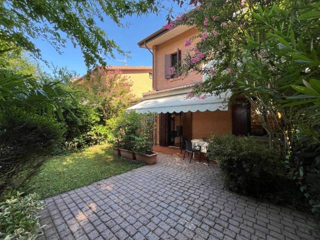 Villa Schiera in vendita a Unione Comuni Modenesi Area Nord, Mirandola