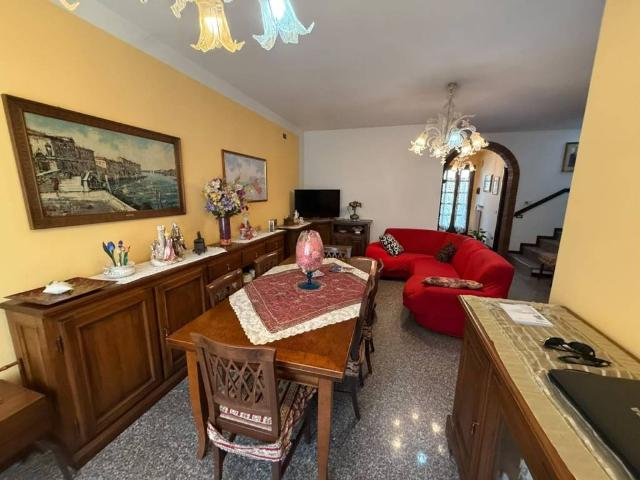 Villa Schiera in vendita a Mirano, Veneto