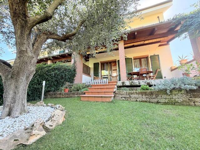 Villa Schiera in vendita a Misano Monte, Misano Adriatico