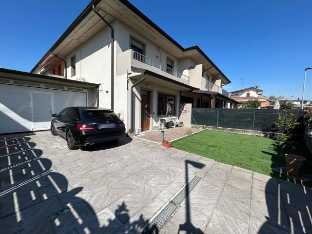 Villa Schiera in vendita a Misano Gera D'adda, Lombardia