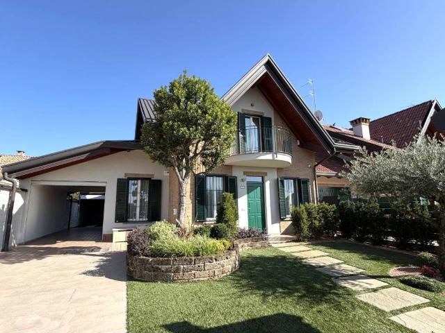 Villa Schiera in vendita a Misinto, Lombardia