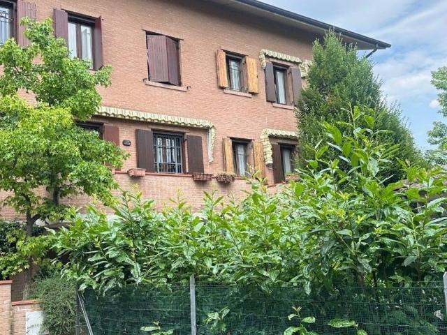 Villa Schiera in vendita a Crocetta-San Lazzaro-Modena Est, Modena