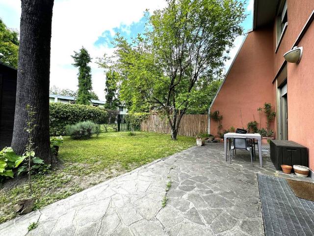 Villa Schiera in vendita a San Faustino-Madonnina-Quattroville, Modena