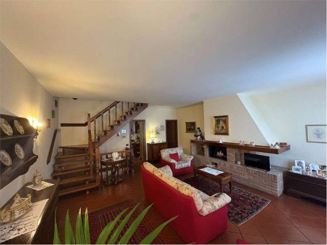 Villa Schiera in vendita a San Faustino-Madonnina-Quattroville, Modena