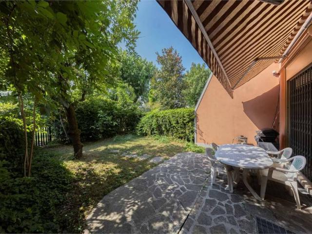 Ville Schiera in vendita a Modena, Villaggio Giardino