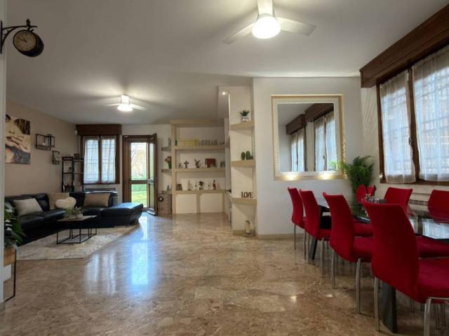 Villa Schiera in vendita a Crocetta-San Lazzaro-Modena Est, Modena