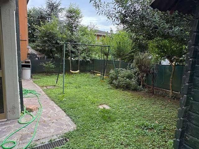 Villa Schiera in vendita a Crocetta-San Lazzaro-Modena Est, Modena