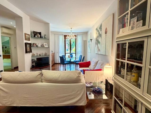 Villa Schiera in vendita a Crocetta-San Lazzaro-Modena Est, Modena