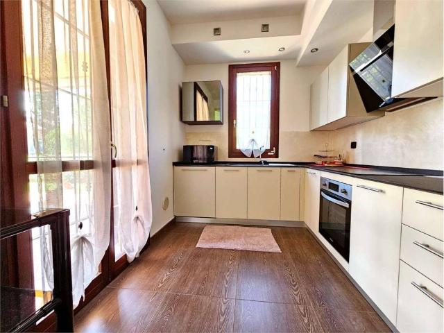 Villa Schiera in vendita a San Faustino-Madonnina-Quattroville, Modena
