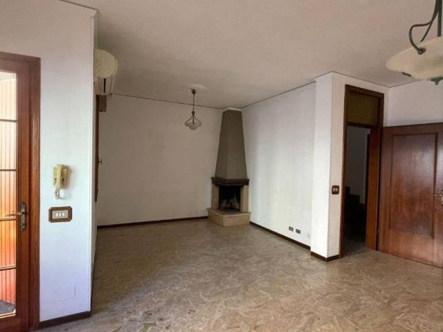 Villa Schiera in vendita a Centro Storico, Modena