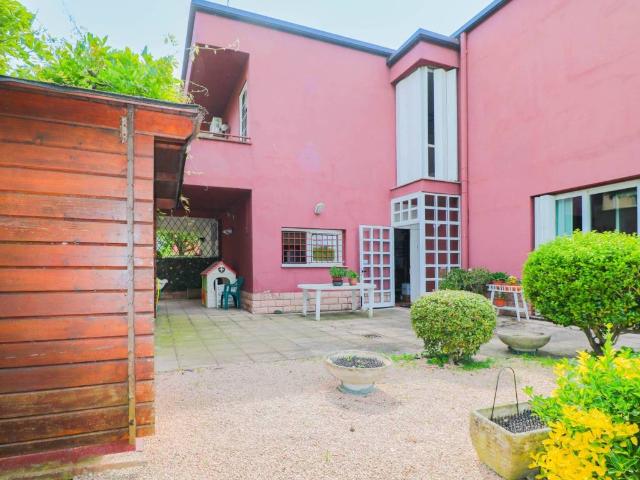Villa Schiera in vendita a Crocetta-San Lazzaro-Modena Est, Modena