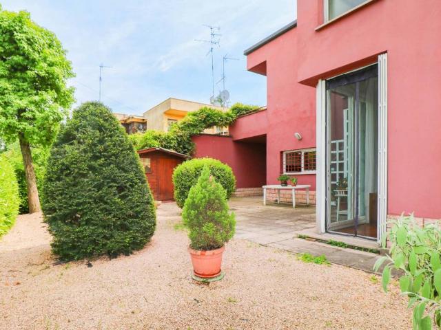 Villa Schiera in vendita a Crocetta-San Lazzaro-Modena Est, Modena