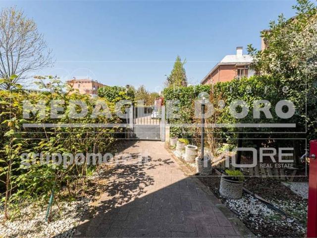 Villa Schiera in vendita a Buon Pastore-Sant'Agnese-San Damaso, Modena