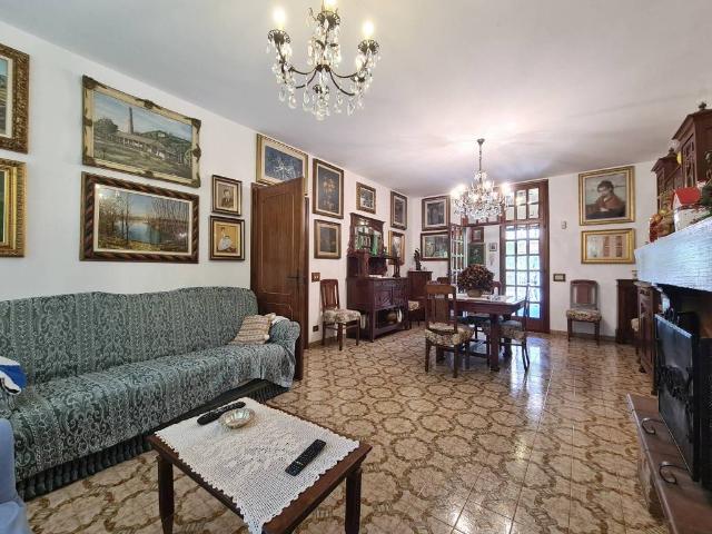 Ville Schiera in vendita a Modena, Villaggio Giardino