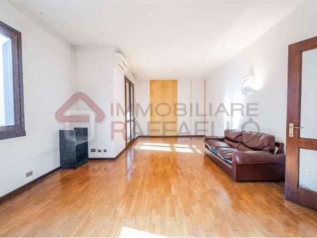 Villa Schiera in vendita a Buon Pastore-Sant'Agnese-San Damaso, Modena