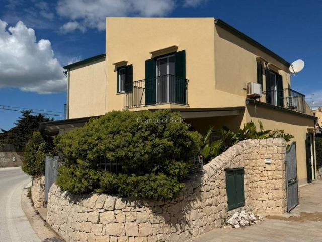 Villa Schiera in vendita a Marina di Modica, Marina Di Modica