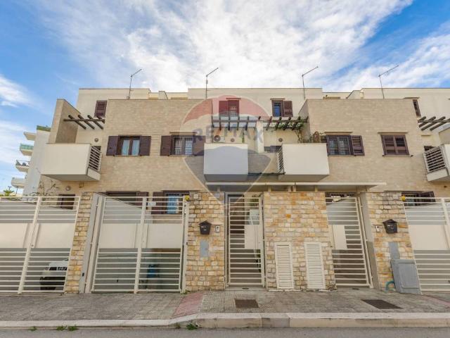 Villa Schiera in vendita a Villaggio Belgiovine, Puglia