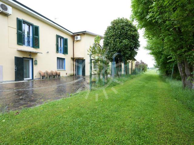 Villa Schiera in vendita a Ghiaroni, Molinella