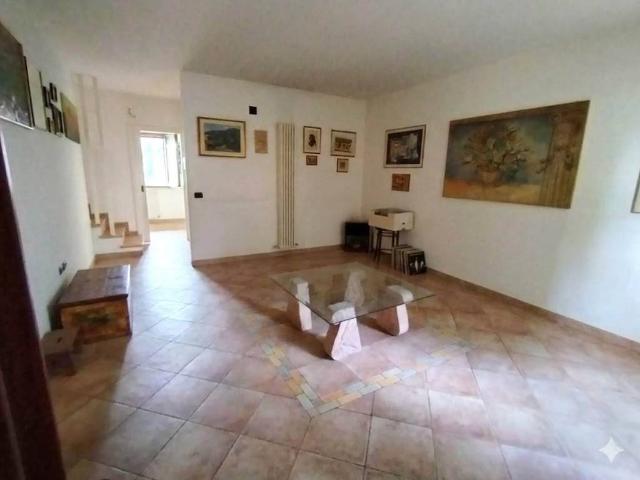 Villa Schiera in vendita a Cento Croci, Marche