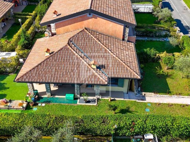 Villa Schiera in vendita a Moniga Del Garda, Lombardia