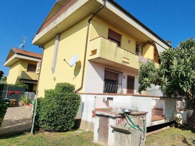 Villa Schiera in vendita a Grotta Parlanti, Montevettolini