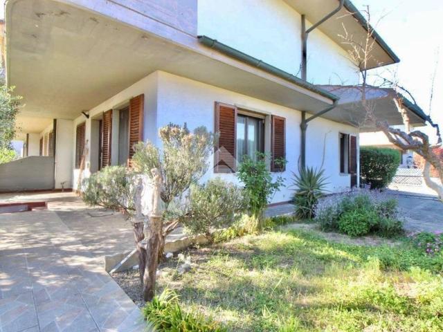 Villa Schiera in vendita a Montevettolini, Toscana
