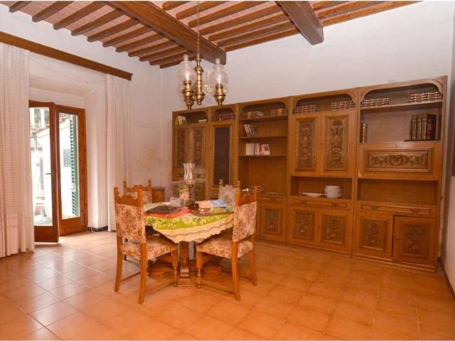 Villa Schiera in vendita a Le Case, Montevettolini