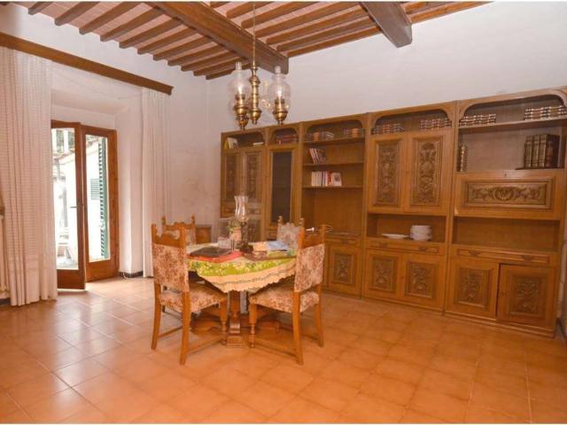 Villa Schiera in vendita a Le Case, Montevettolini