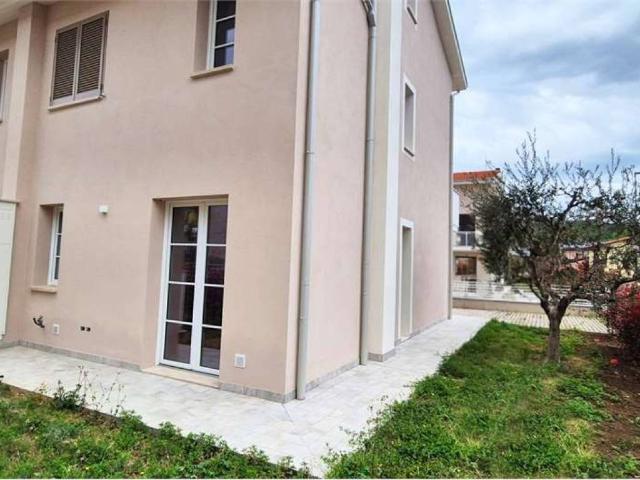 Villa Schiera in vendita a Montale Alto, Montale
