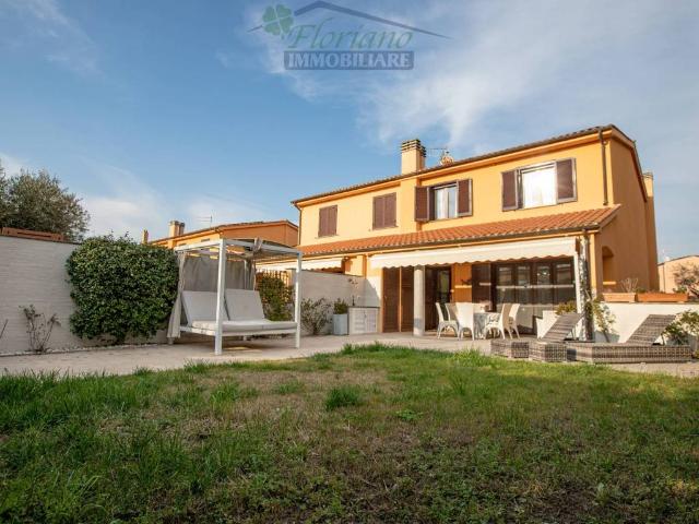 Villa Schiera in vendita a Montalto Di Castro, Lazio
