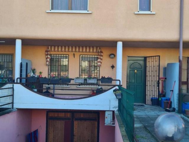 Villa Schiera in vendita a Montanaso Lombardo, Lombardia