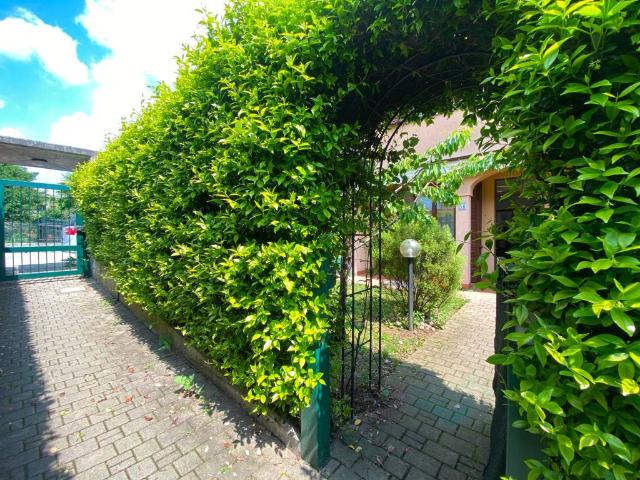 Villa Schiera in vendita a Montano Lucino, Lombardia