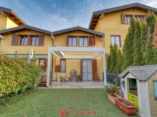 Villa Schiera in vendita a Montano Lucino, Lombardia